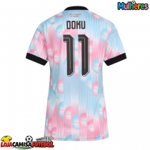 Camisa de Futebol Bélgica Jeremy Doku #11 Equipamento Secundário Mulheres Mundo 2026 Manga Curta